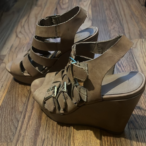 Madden Girl Wedges - Picture 4 of 4